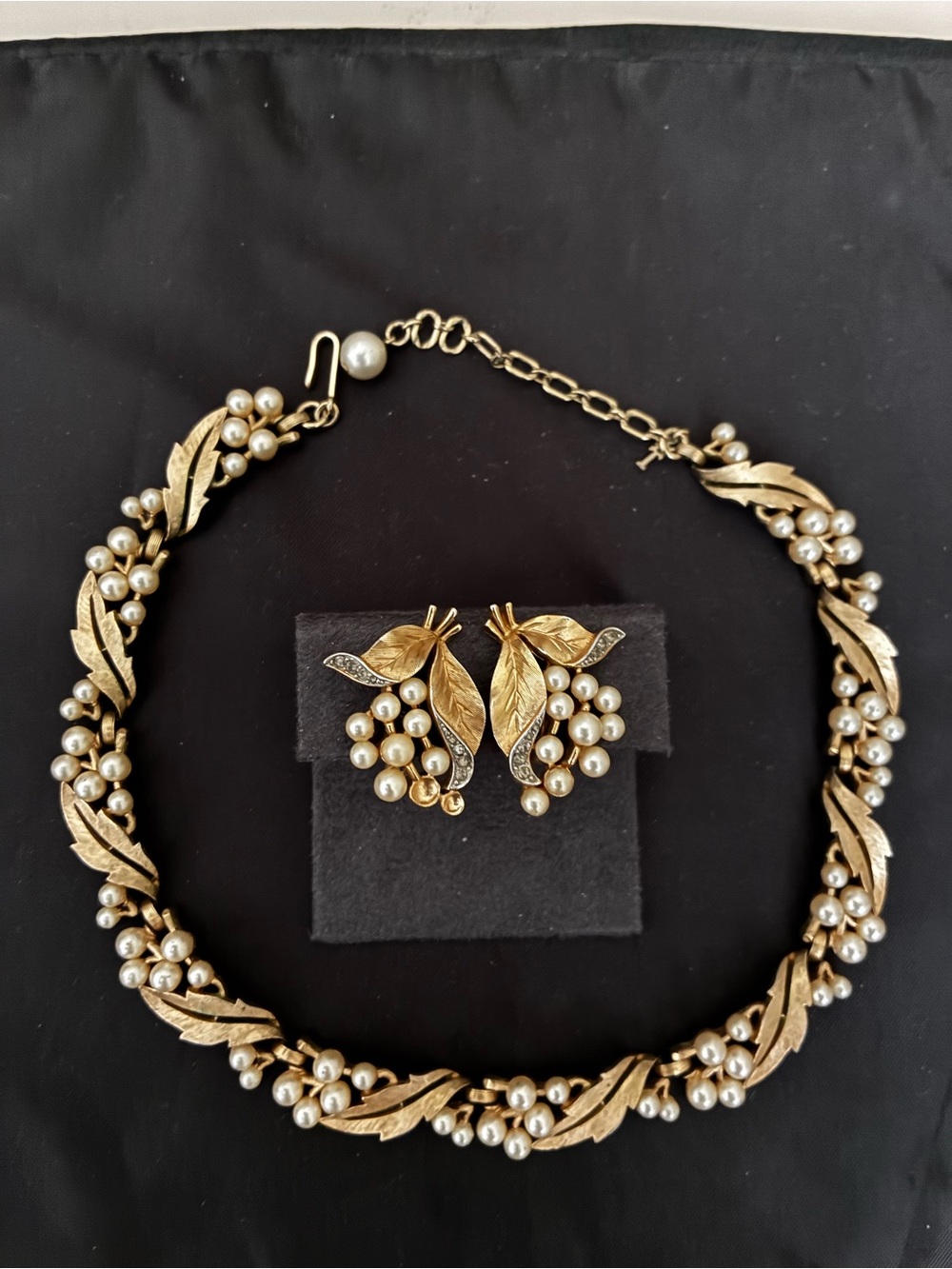 Crown Trifari signed vintage Florentine gold tone leaf and faux pearl choker and
